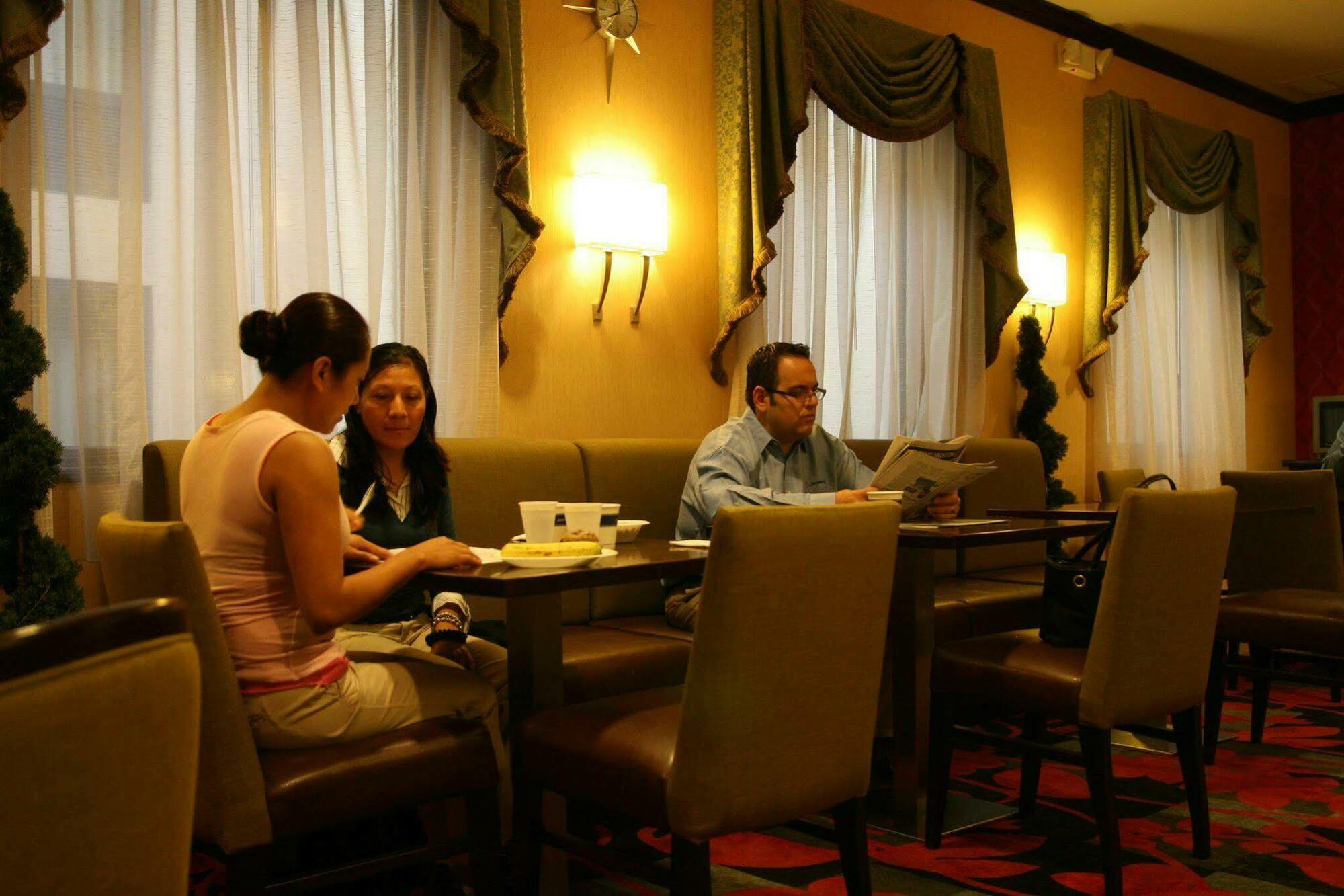 Hampton Inn Jericho - Westbury Restaurant foto